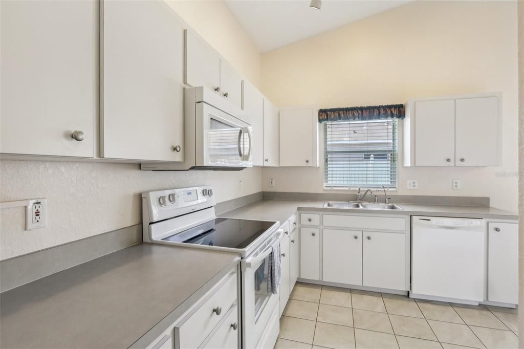 For Sale: $340,000 (3 beds, 2 baths, 1266 Square Feet)