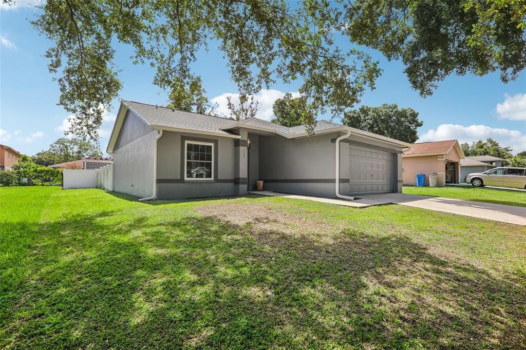 For Sale: $325,000 (3 beds, 2 baths, 1266 Square Feet)