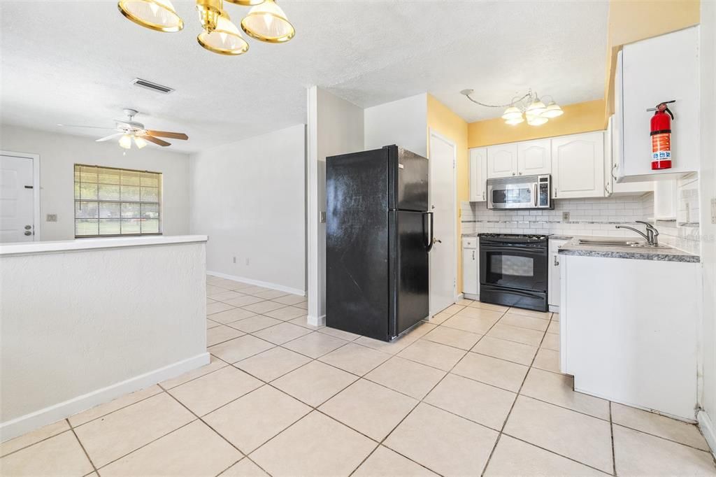 Active With Contract: $284,900 (3 beds, 2 baths, 1200 Square Feet)