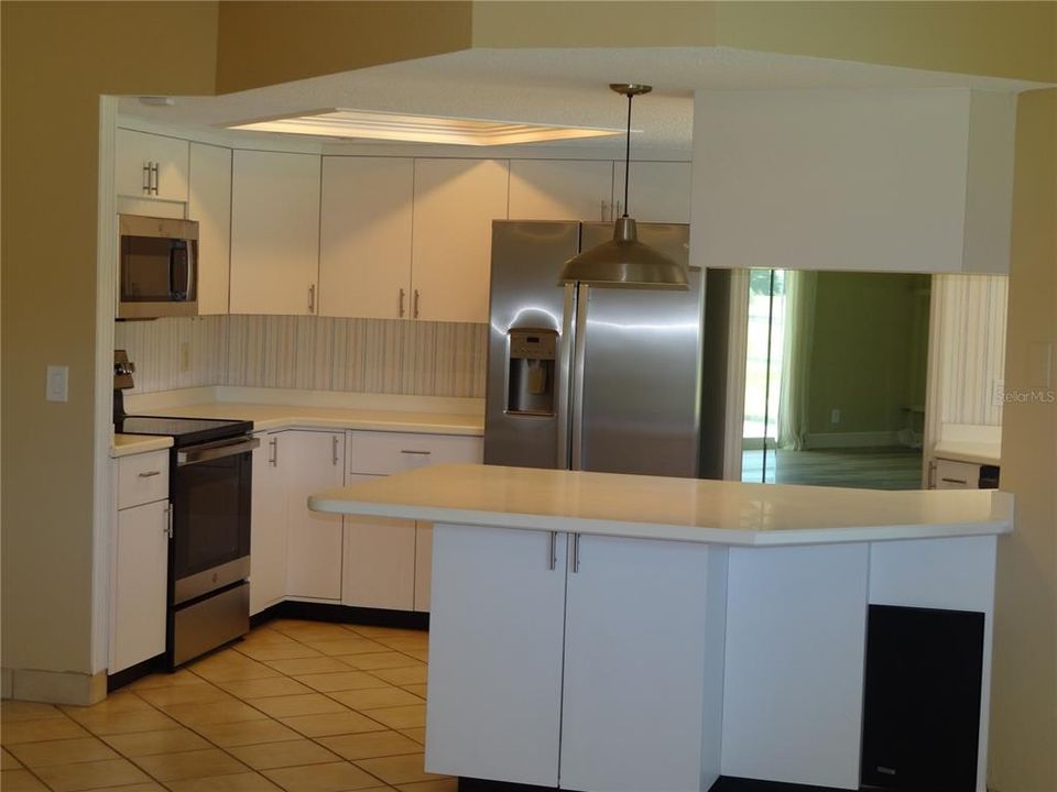 Active With Contract: $3,500 (3 beds, 2 baths, 2094 Square Feet)