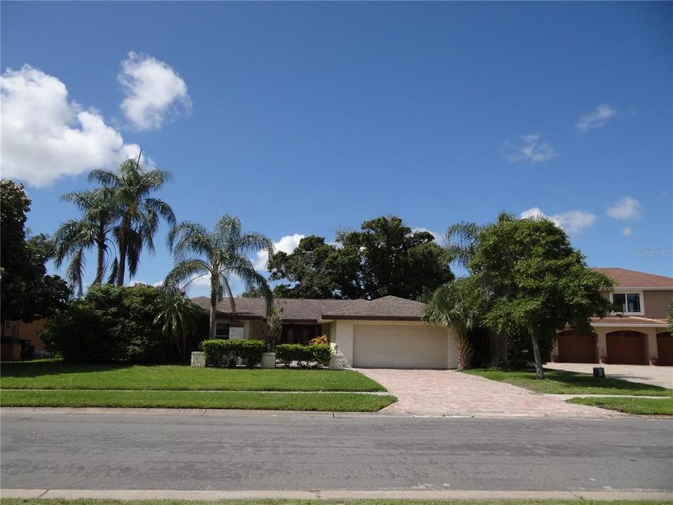 Active With Contract: $3,500 (3 beds, 2 baths, 2094 Square Feet)