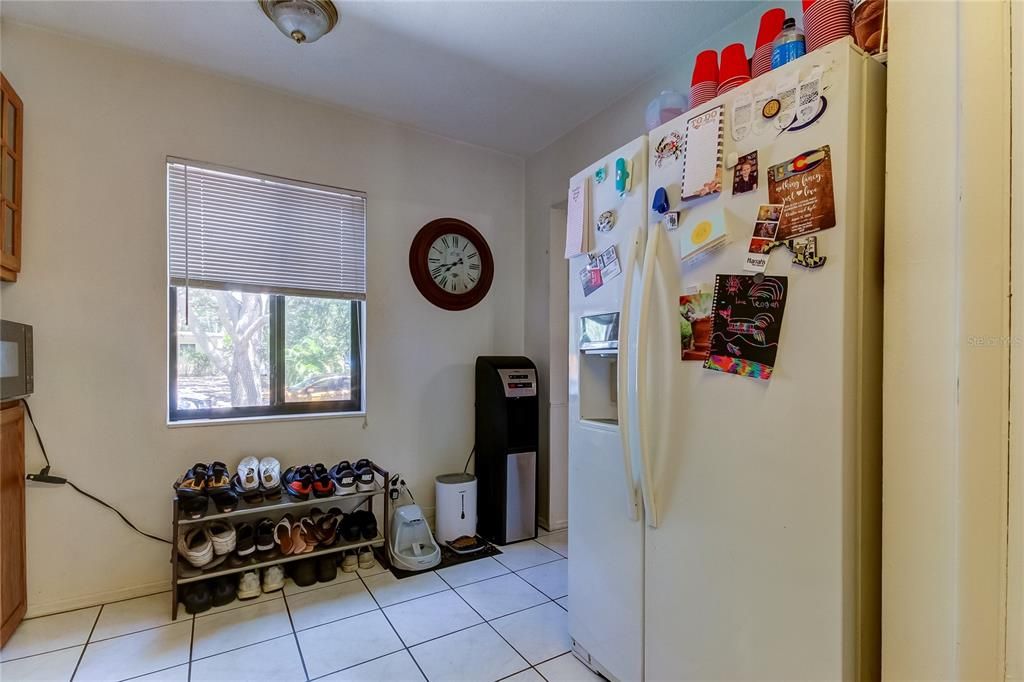 Active With Contract: $349,500 (2 beds, 1 baths, 894 Square Feet)