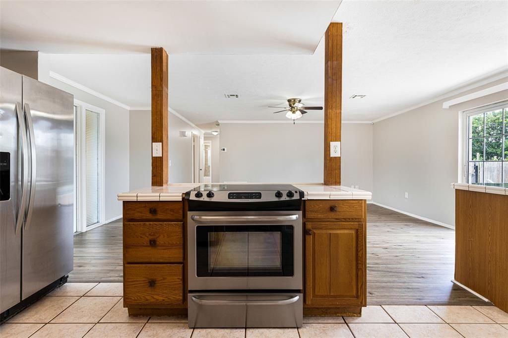 For Sale: $339,900 (4 beds, 2 baths, 1499 Square Feet)