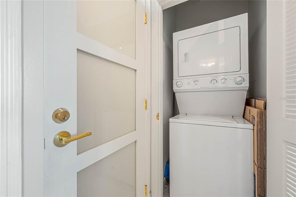 For Sale: $299,000 (1 beds, 1 baths, 730 Square Feet)