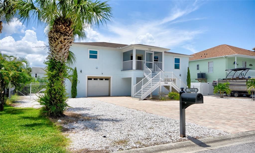 For Sale: $810,900 (3 beds, 2 baths, 1590 Square Feet)