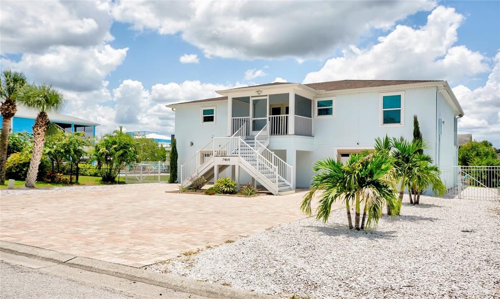 For Sale: $810,900 (3 beds, 2 baths, 1590 Square Feet)