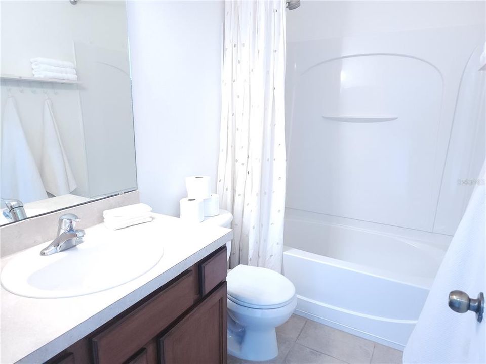 For Sale: $240,000 (2 beds, 2 baths, 1327 Square Feet)