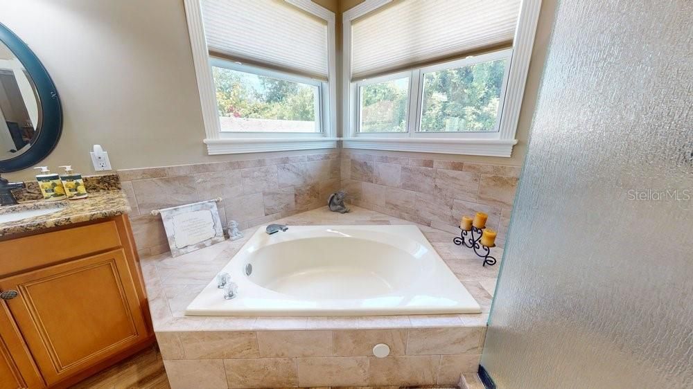 Soaking tub