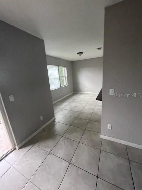 For Sale: $200,000 (2 beds, 2 baths, 905 Square Feet)