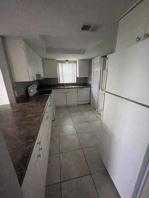 For Sale: $200,000 (2 beds, 2 baths, 905 Square Feet)