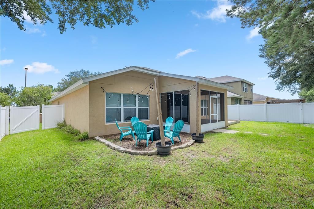 Active With Contract: $289,000 (4 beds, 2 baths, 1604 Square Feet)