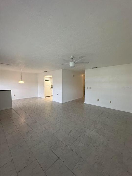 For Sale: $215,000 (2 beds, 2 baths, 794 Square Feet)