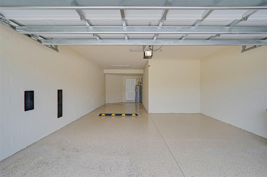 EXPANSIVE GARAGE w/ EPOXY FLOORING