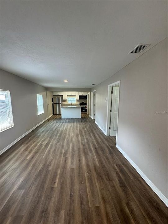 Active With Contract: $209,000 (2 beds, 1 baths, 708 Square Feet)