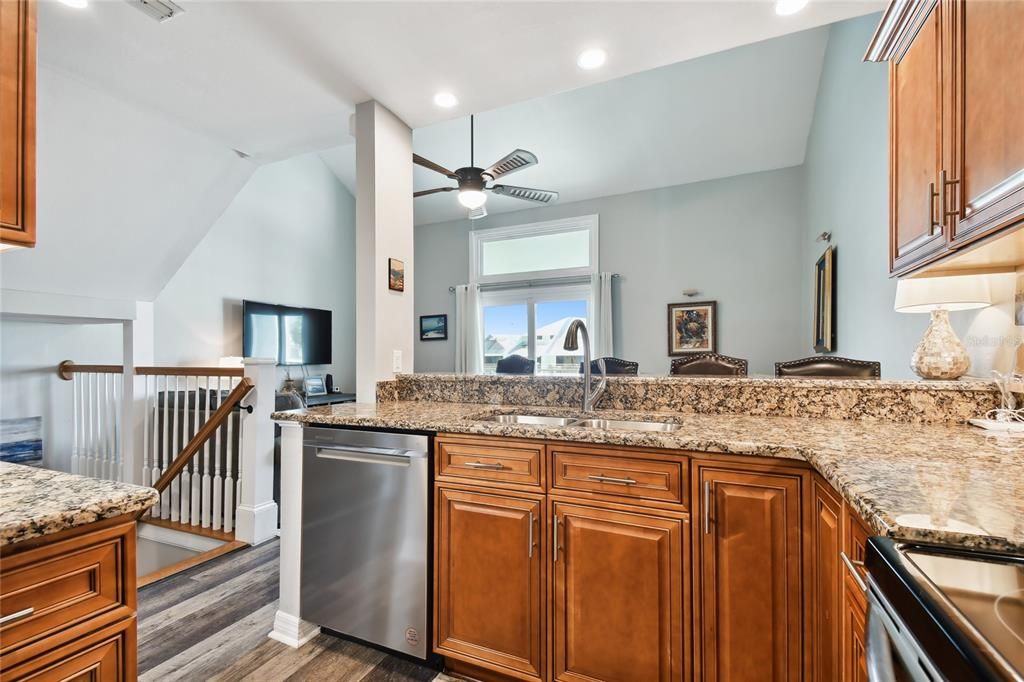 For Sale: $459,000 (2 beds, 2 baths, 1211 Square Feet)