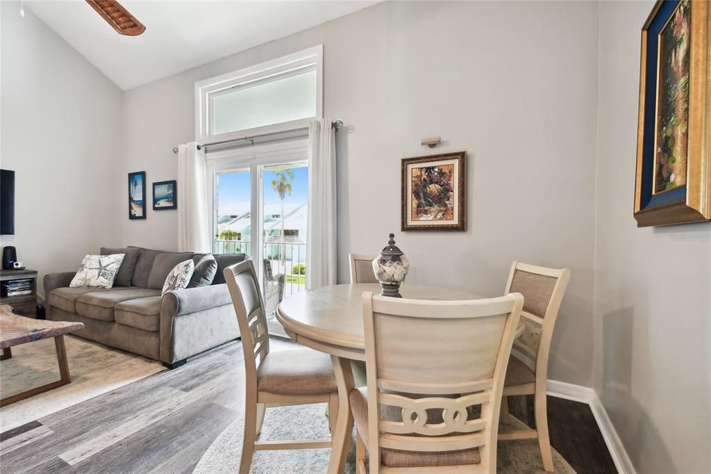 For Sale: $459,000 (2 beds, 2 baths, 1211 Square Feet)