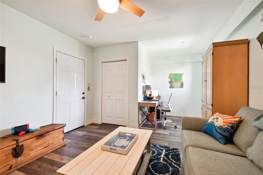 For Sale: $459,000 (2 beds, 2 baths, 1211 Square Feet)