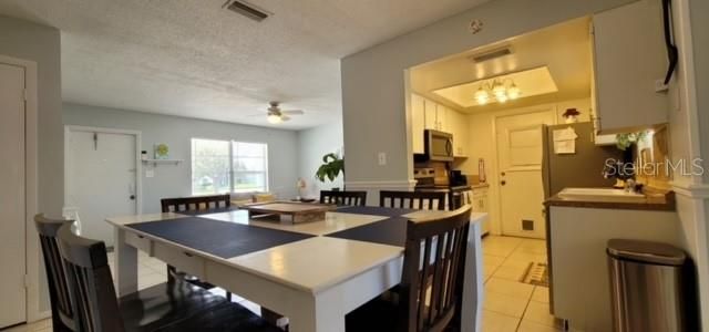 For Rent: $2,300 (2 beds, 2 baths, 1203 Square Feet)