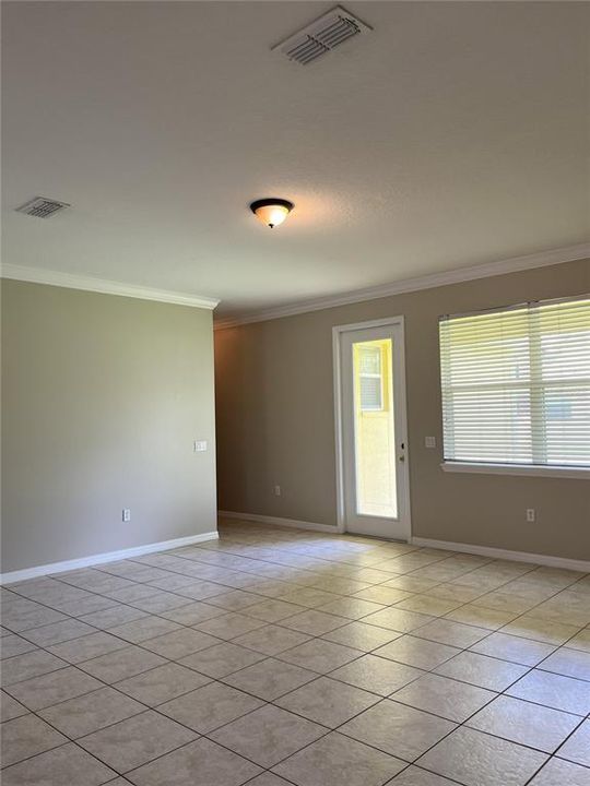 Active With Contract: $2,200 (4 beds, 2 baths, 1956 Square Feet)