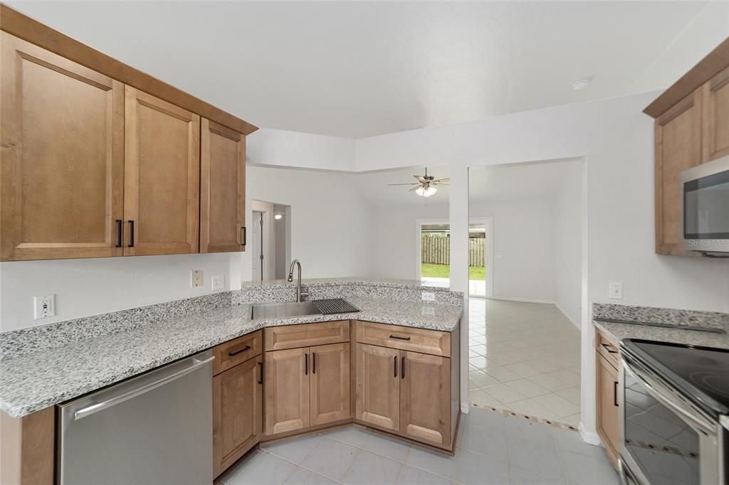 For Rent: $2,095 (3 beds, 2 baths, 1308 Square Feet)