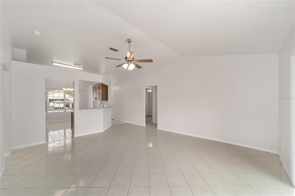 For Rent: $2,095 (3 beds, 2 baths, 1308 Square Feet)