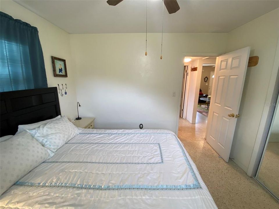 Active With Contract: $2,300 (2 beds, 1 baths, 962 Square Feet)