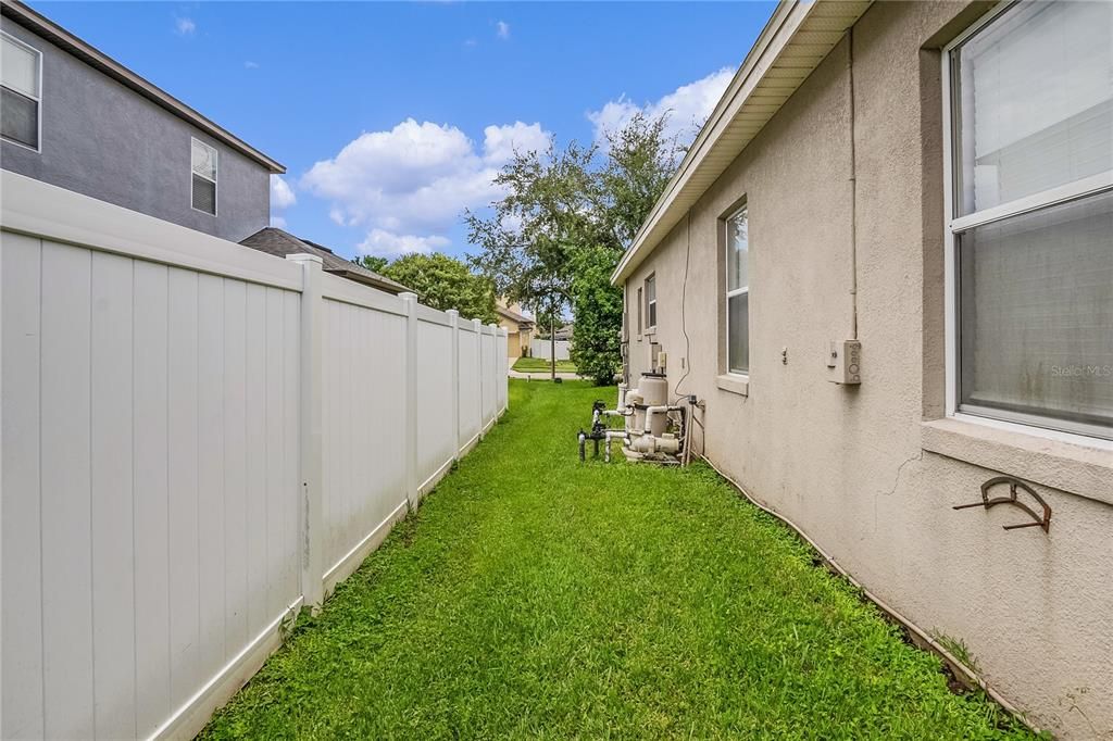 Active With Contract: $564,900 (4 beds, 2 baths, 2201 Square Feet)