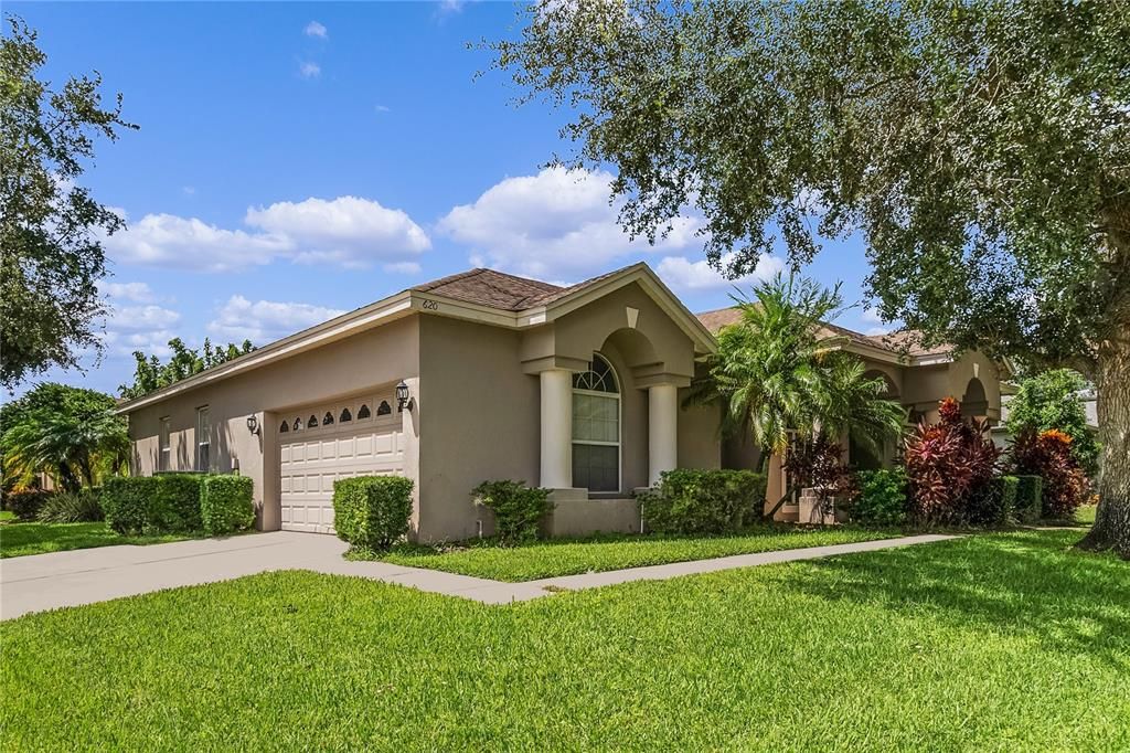 Active With Contract: $564,900 (4 beds, 2 baths, 2201 Square Feet)