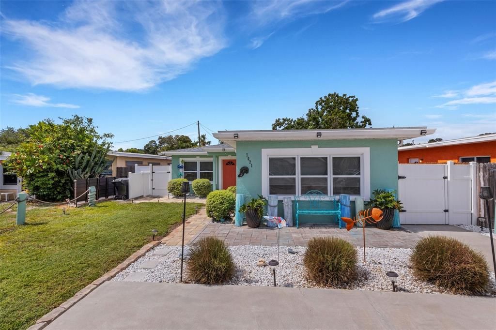 Recently Sold: $450,000 (3 beds, 2 baths, 1164 Square Feet)