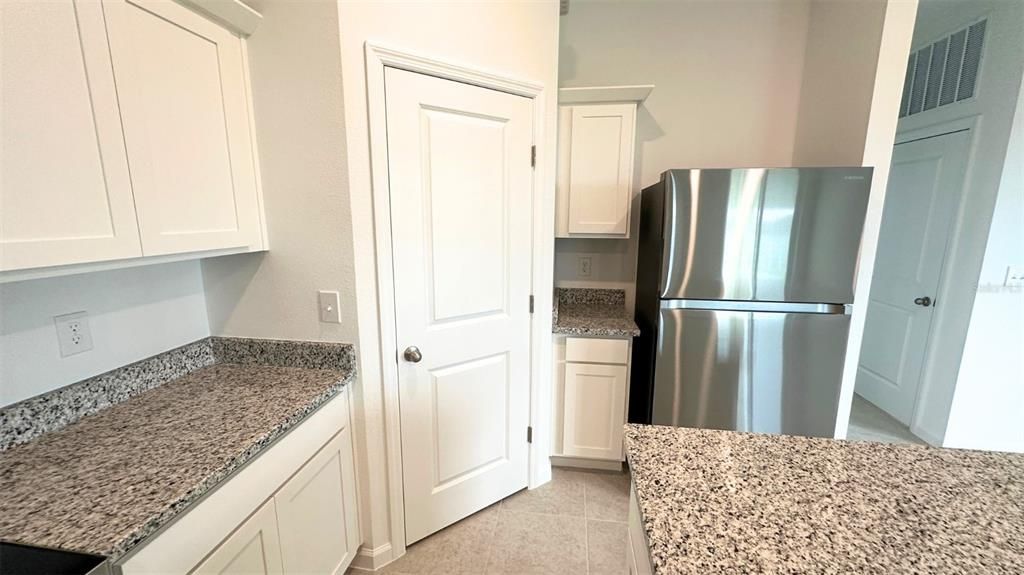 Active With Contract: $2,550 (3 beds, 2 baths, 1536 Square Feet)