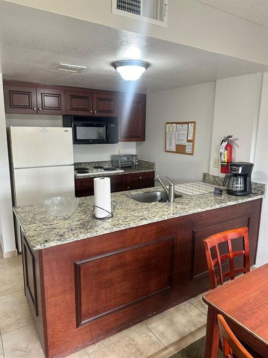 For Sale: $103,000 (1 beds, 1 baths, 550 Square Feet)