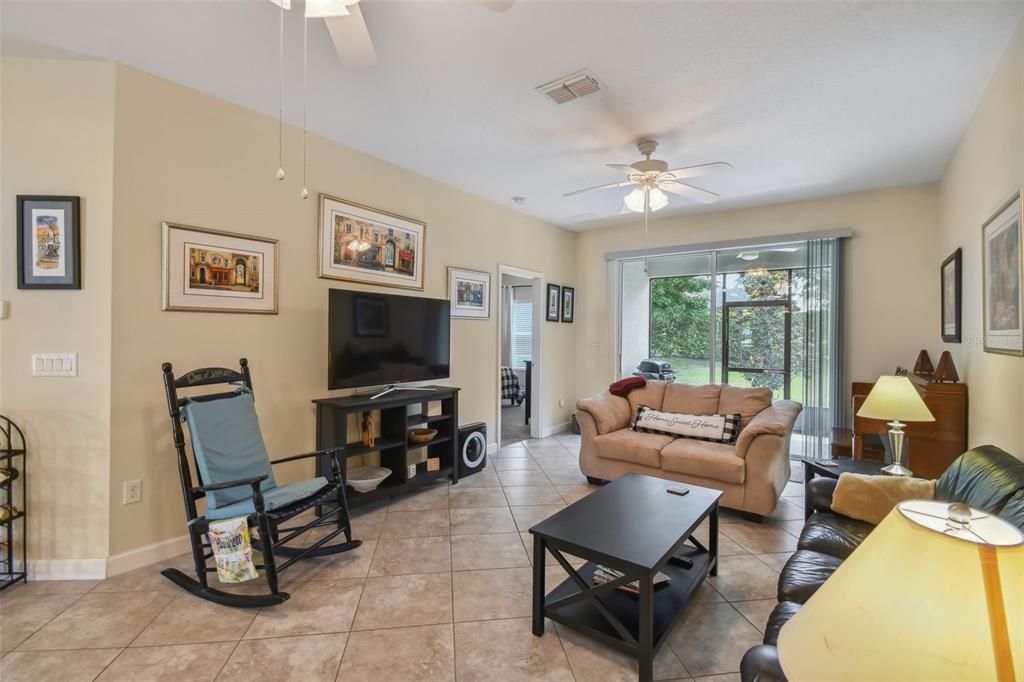 Active With Contract: $335,000 (2 beds, 2 baths, 1374 Square Feet)