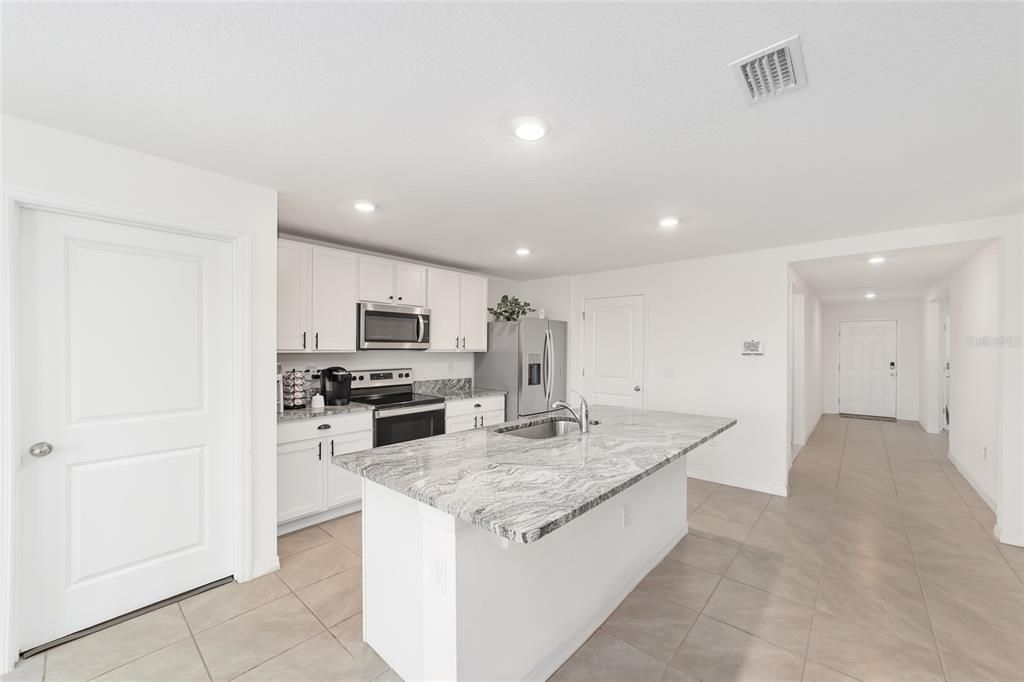 Active With Contract: $299,900 (3 beds, 2 baths, 1672 Square Feet)