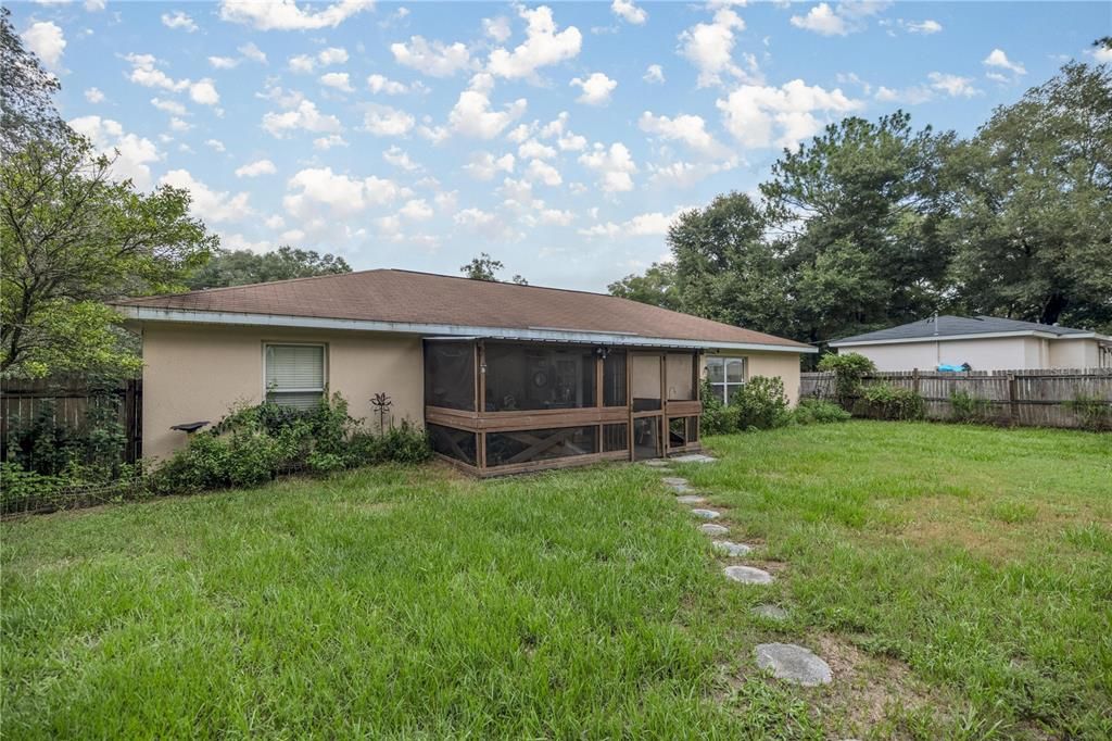 Active With Contract: $199,900 (3 beds, 2 baths, 1404 Square Feet)