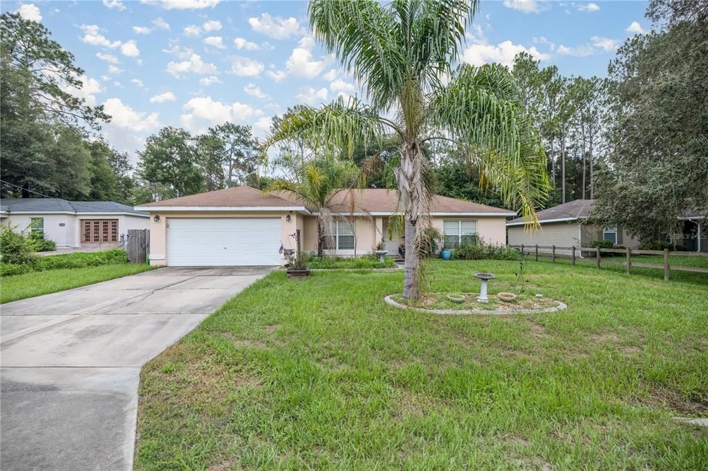 Active With Contract: $199,900 (3 beds, 2 baths, 1404 Square Feet)