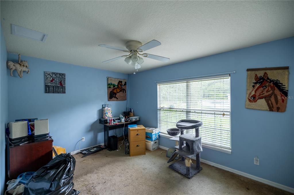 Active With Contract: $199,900 (3 beds, 2 baths, 1404 Square Feet)