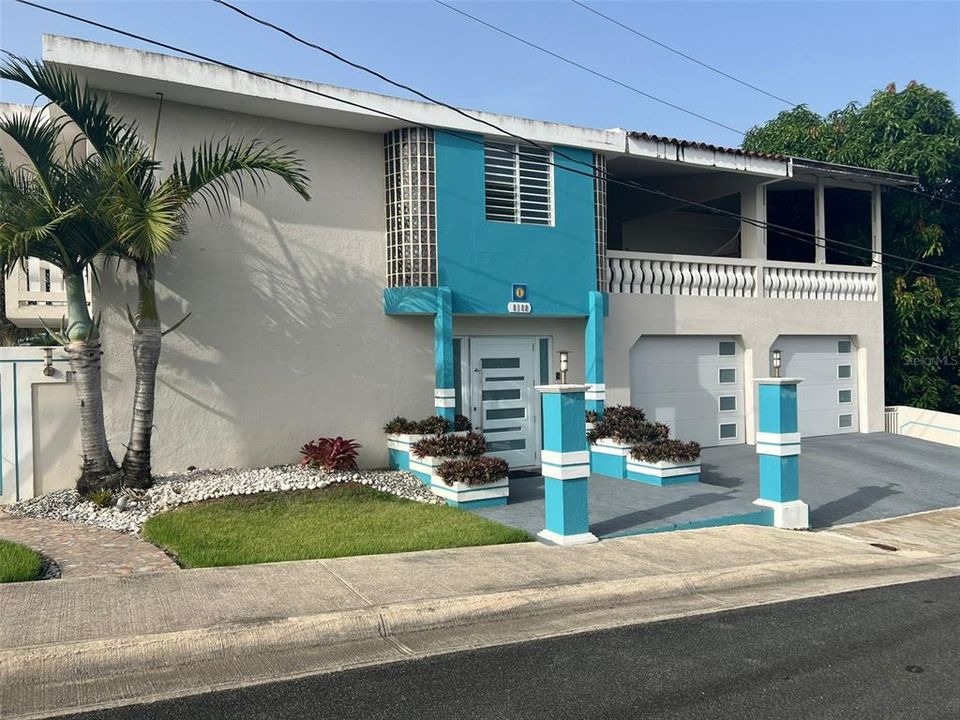 Recently Rented: $1,800 (4 beds, 4 baths, 2700 Square Feet)