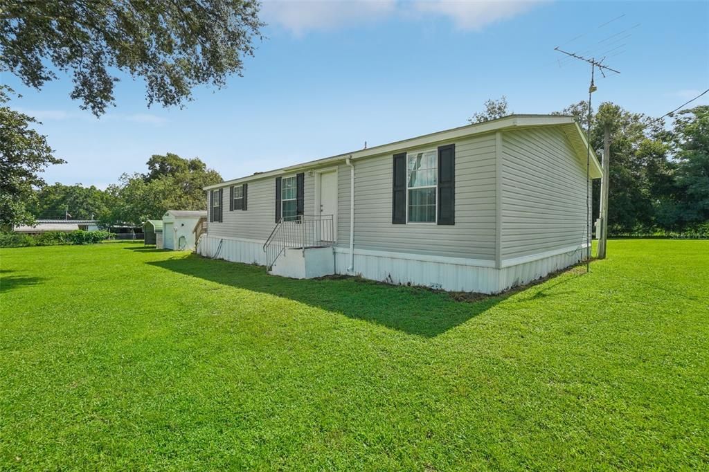 Active With Contract: $260,000 (3 beds, 2 baths, 1296 Square Feet)