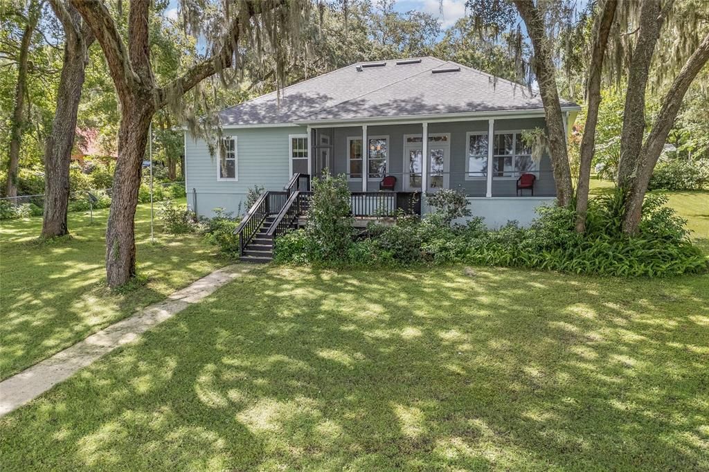 For Sale: $725,000 (3 beds, 2 baths, 1823 Square Feet)