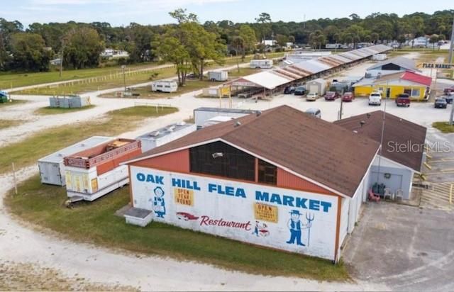 Oak Hill Flea Market open on weekends.