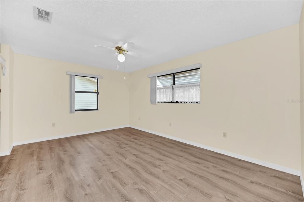 Active With Contract: $208,900 (2 beds, 2 baths, 1272 Square Feet)