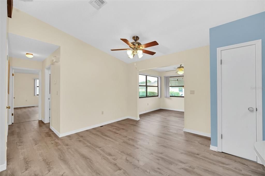 Active With Contract: $208,900 (2 beds, 2 baths, 1272 Square Feet)