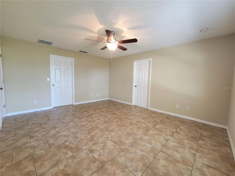 Active With Contract: $1,900 (3 beds, 2 baths, 1882 Square Feet)