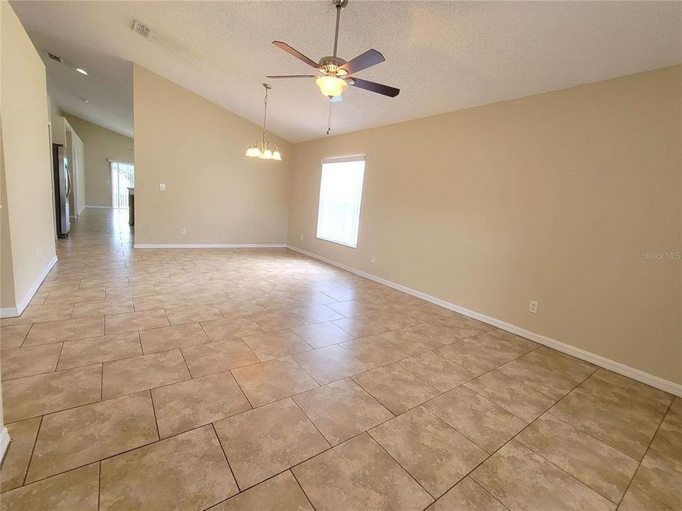 Active With Contract: $1,900 (3 beds, 2 baths, 1882 Square Feet)