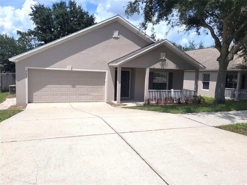 Active With Contract: $1,900 (3 beds, 2 baths, 1882 Square Feet)