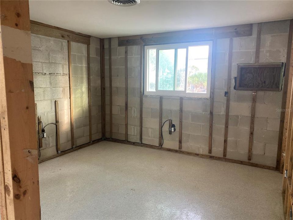 Guest Bedroom with Bathroom and Closet ensuite