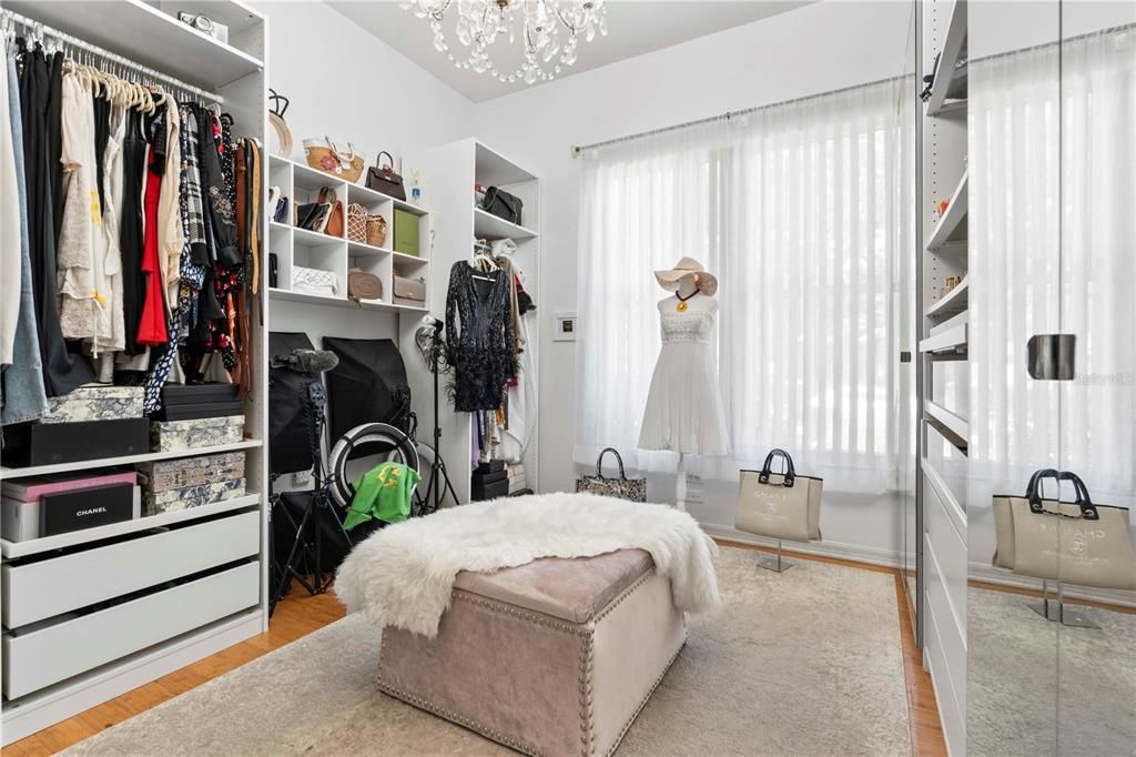 Master Bedroom Giant Walk-in Closet