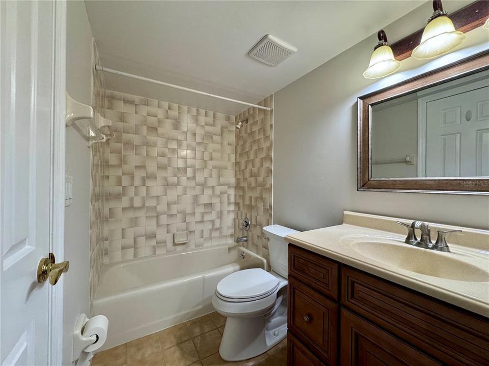 For Sale: $298,900 (2 beds, 2 baths, 1275 Square Feet)