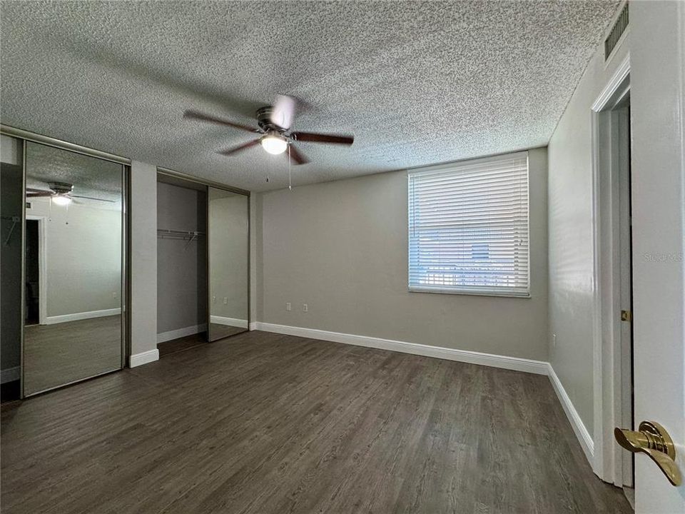 For Sale: $298,900 (2 beds, 2 baths, 1275 Square Feet)