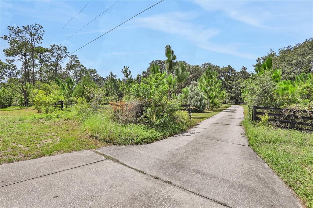 Driveway Entrance with Gate